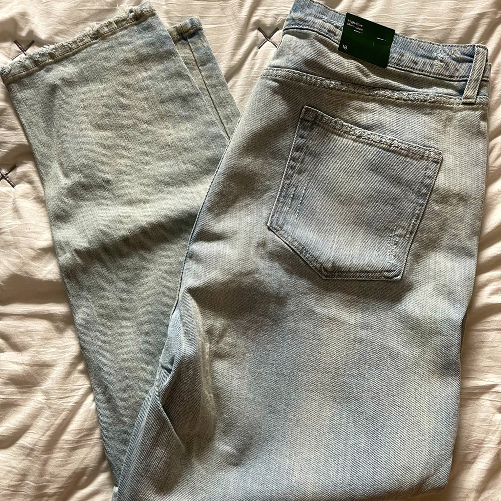 High Rise Mom Jeans NWT (18)